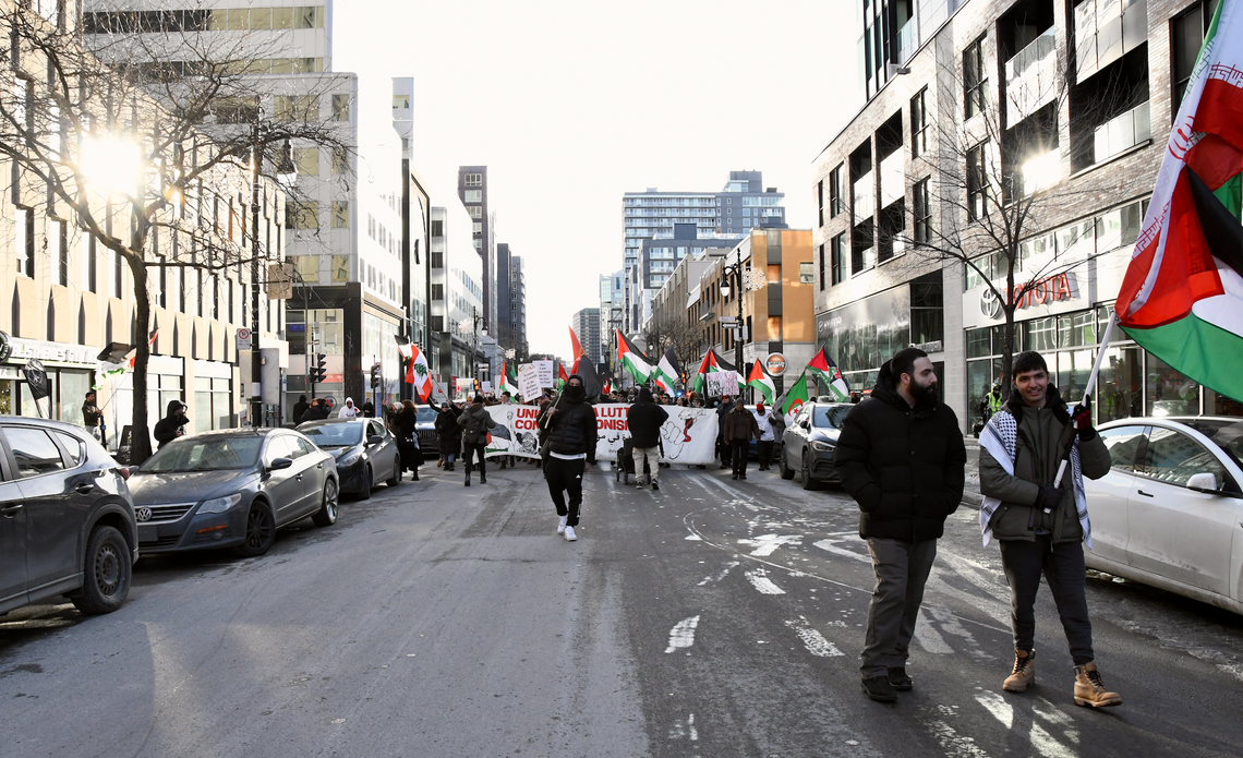 Photos de la manif en solidarité avec le peuple iranien le 28 février 2026