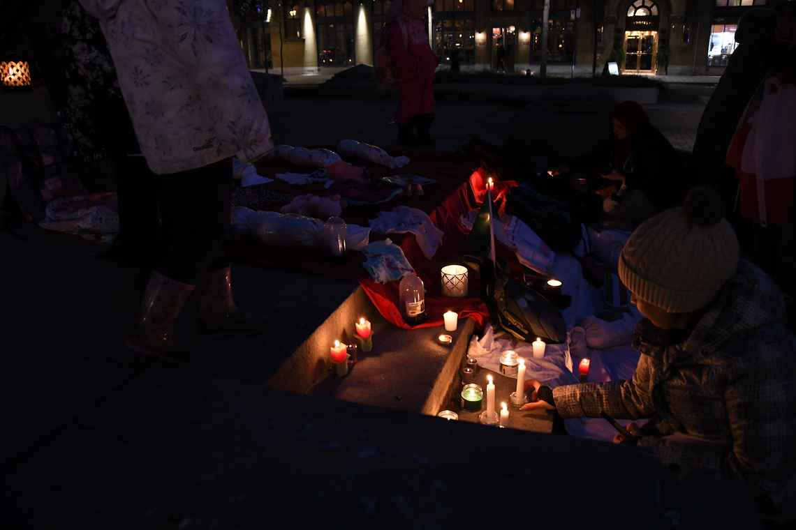 Vigil pour les enfants tués par les bombes en Palestine, au Liban, en Iran, le 8 avril 2026 à Montréal