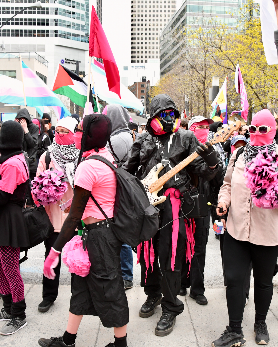 Contingent queer et trans de la marche unitaire du premier mai au centre-ville de Montréal