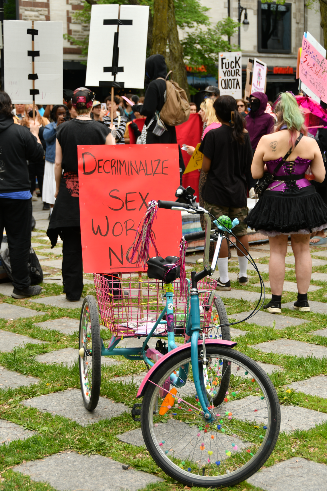 "Decriminalize Sex Work Now" photo de la manif du Comité autonome du travail du sexe le 23 mai 2026