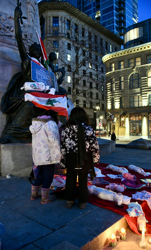Vigil pour les enfants tués par les bombes en Palestine, au Liban, en Iran, le 8 avril 2026 à Montréal