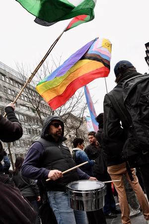 Photo du contingent queer et trans pour la marche unitaire pour le premier mai (Montréal)